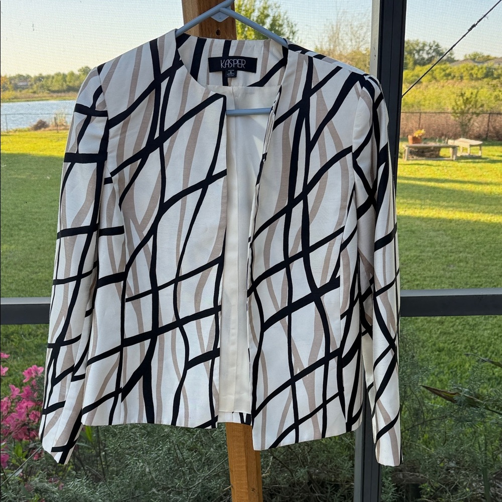 Kasper Abstract-Print Collarless Blazer in White, Black & Taupe